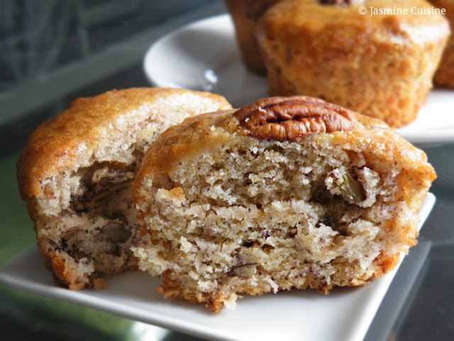 Banana and pecan muffins with Mama Yo!