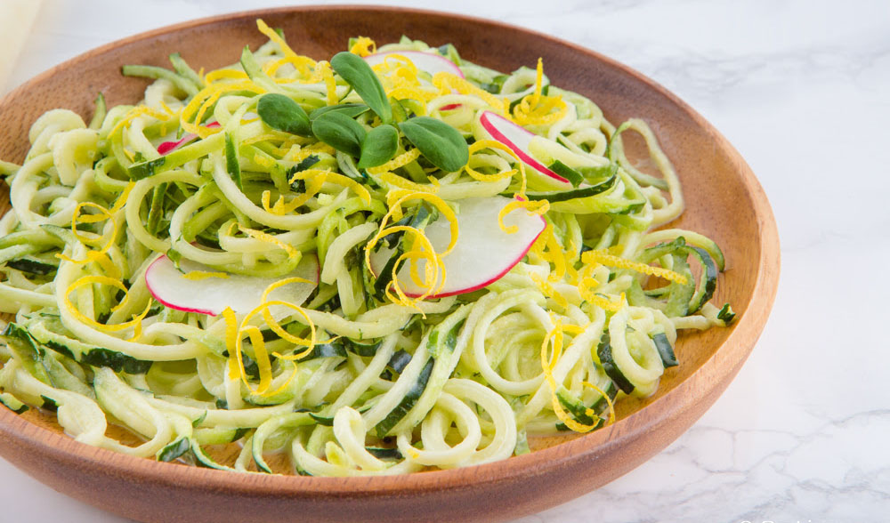 Nouilles de courgettes froides citronnées à la Mama Yo!